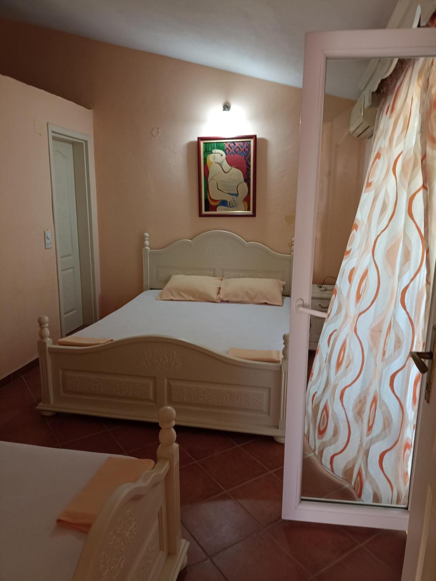 Apartments Villa Mond * Sutomore